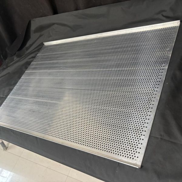 Customized Rectangular Aluminum Baking Sheet Pan Right Angle Aluminum Bread Cookies Baking Tray