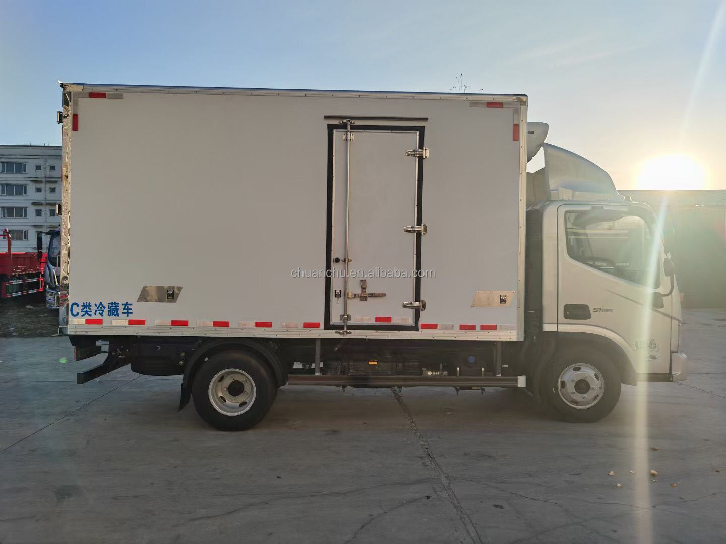 Foton 4x2 Small Refrigerator Truck Gasoline Fuel Type Cold Chain Transport Vehicle