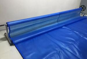 China 9M * 15M Swimming Pool Solar Cover Anti - UV Waterproof Heat Retention Automatic Swimming Pool Cover factory