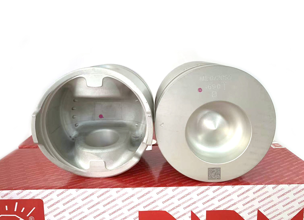 ME072065 Engine Spare Parts Piston With Snap Ring For D6BT 6D16T