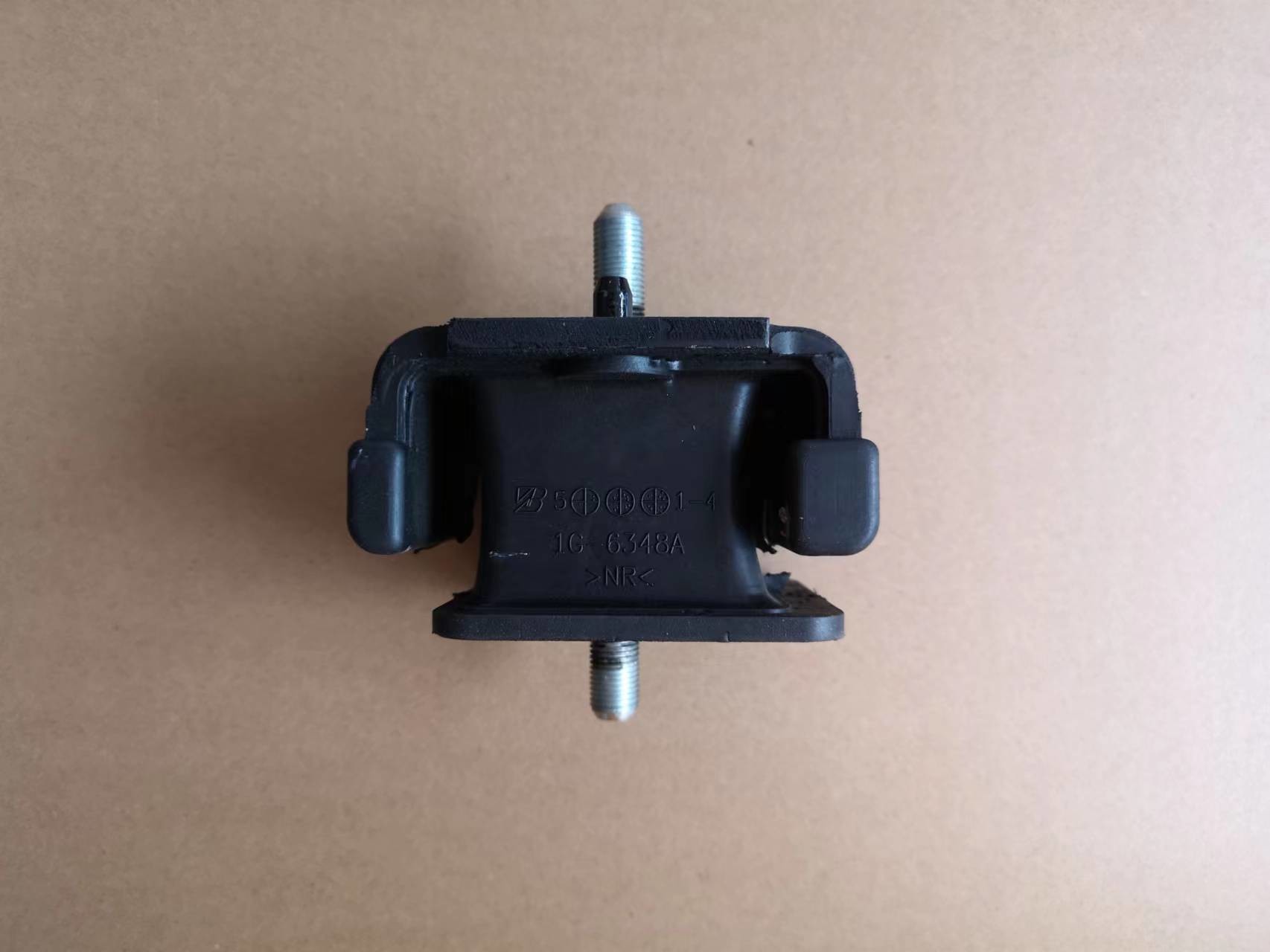 4JJ1 Isuzu Engine Parts Left Side Mounting Rubber Cushion 8983038210 Engine Foot NLR NNR NMR Light Truck