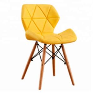 China High Density Polypropylene Plastic Dining Chairs With Wooden Legs factory