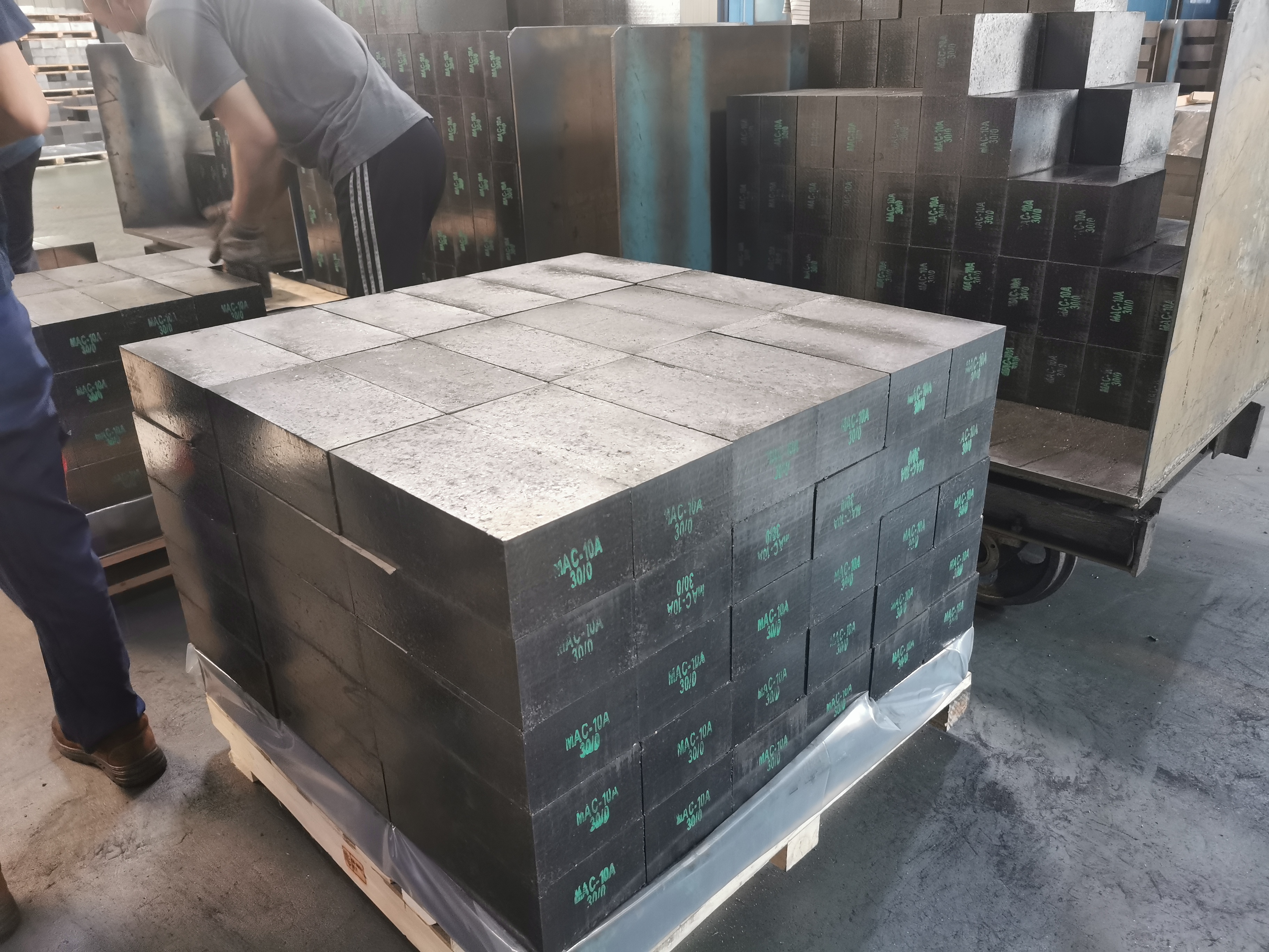 1800 Degree Steel Ladle Furnace Magnesite Refractory with Graphite Magnesia Magnesium Carbon Bricks and C 5-18% Content