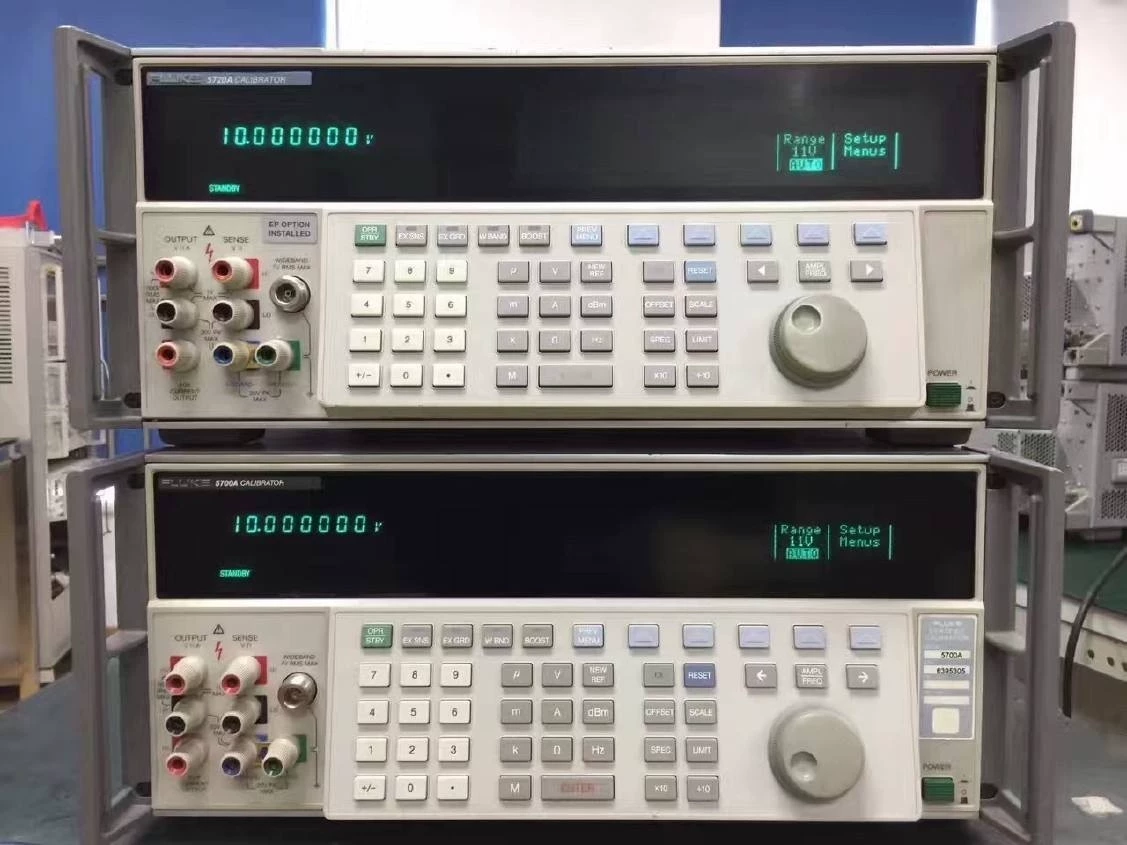 High Accuracy Multifunction Calibrator Fluke 5700A 1100 V / 2.2 A