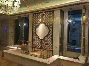 China Hollow Design Metal Room Dividers Partitions 4cm Thickness Cuboid Shape factory