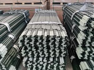 China Black Steel Painted Colors Y Fence Post For Cattle Fence factory