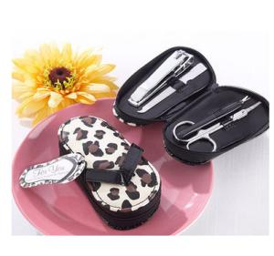 China New creative promotion gift product wedding gift slipper manicure set factory