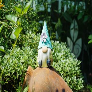 China Small Gnome Metal Garden Ornaments Creative White Bearded Gnome Decor factory