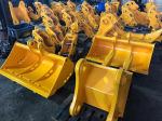 Customized Q355B MN Orange Yellow Clear Bucket For Excavator