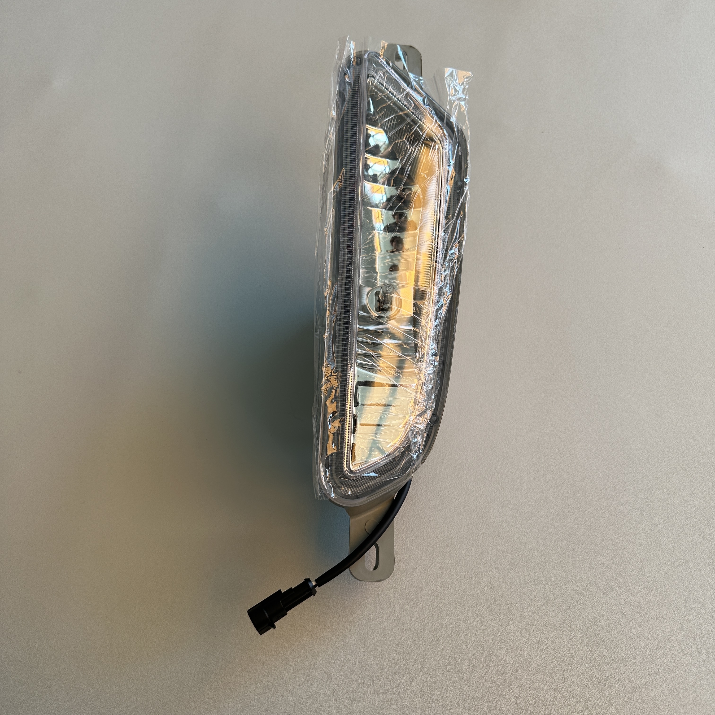 Yutong Bus Spare Parts 24V Plastic Front Fog Lamp for ZK6122 Bus Model and Components