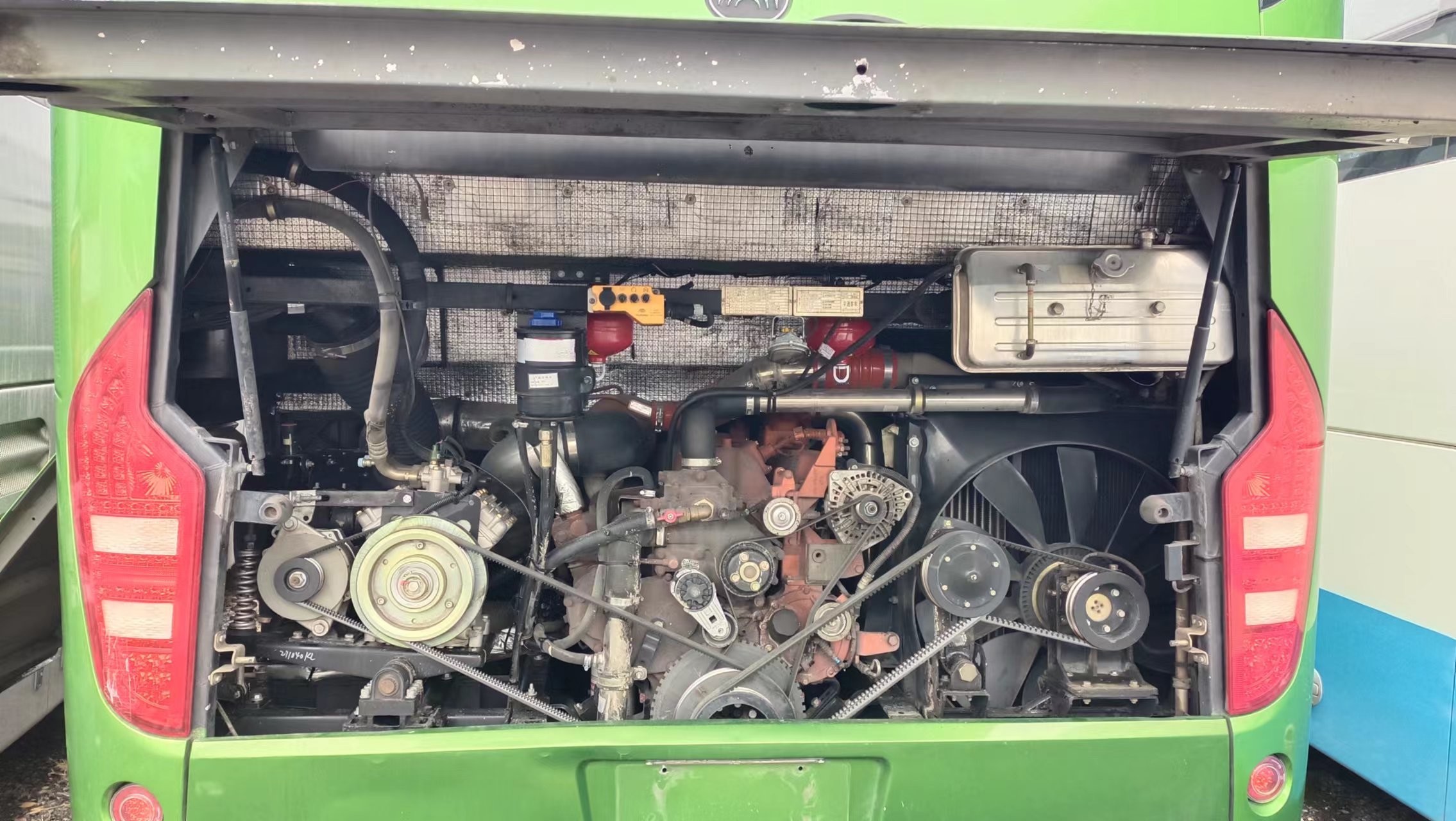 China Yutong Bus Prices 2016 Youngtong Bus 51 Seats Leaf Spring Good In Bad Road Deisel
