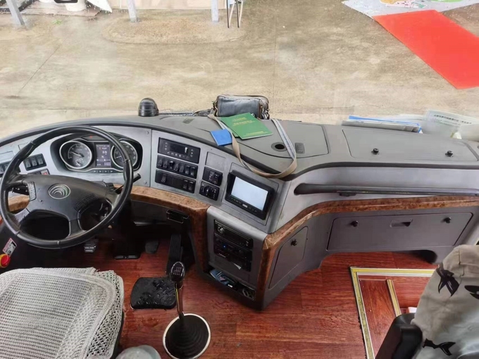 Used Luxury Coaches Second Hand Young Tong Bus ZK6115 Yellow Color 60 Seats Yuchai Engine