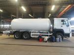 Durable Sinotruk Howo LPG Tanker Truck 10MT Bobtail With Dispenser High Capacity