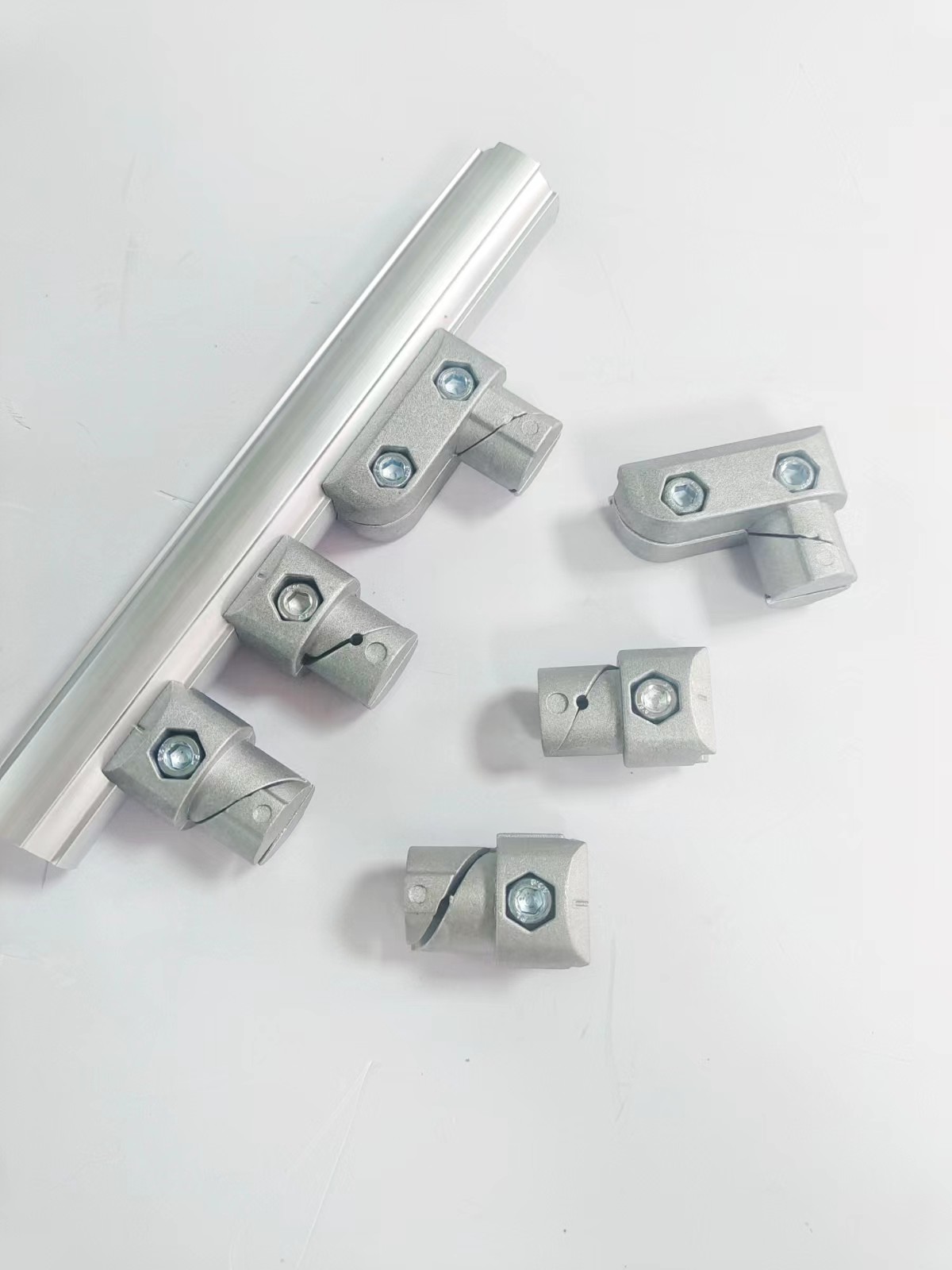 Slivery Sandblasting ADC-12 Aluminum Pipe Joints Multi Connector Long Inner Type AL-1-C
