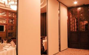 China Acoustic Wooden Folding Screen Room Divider For Restaurant Decorative factory