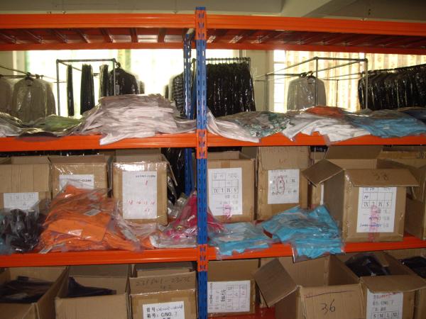 Adjustable Multi - Level steel plate medium duty rack for fashion garment