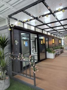 China 72m2 Floor Area 40ft Manufactured Home Units Corrugated Metal Roofing factory
