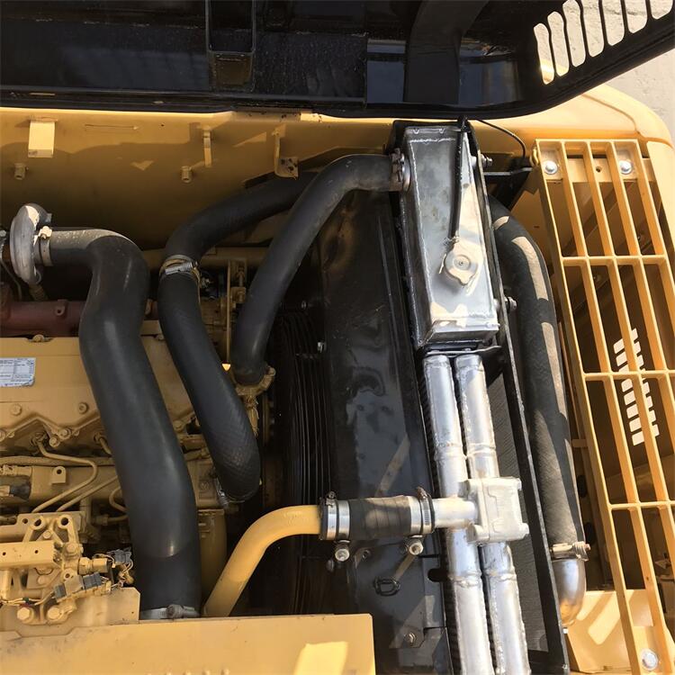 Crawler Chain Moving Type Original Japan Used CAT 323 Caterpillar Excavator at the Best