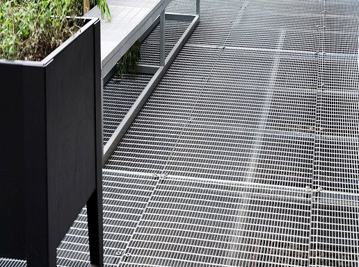 China Stainless Steel Bar Grating for Heavy-Duty Walkways and Platforms factory