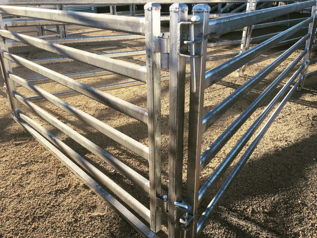 1.8m Hot Dip Galvanized Livestock Corral Panels For Cattle Fence