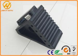 China Black Recycled Rubber Wheel Chock Car Parking Stopper Waterproof 1.9 kg Weight factory