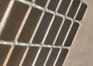 China Anti Skid Vertical Steel Walkway Mesh 40mm Electro Toothed Galvanised Steel Grating factory