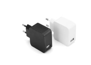 China Energy Class VI Universal USB Power Adapter AC100-240V Input Lightweight 90g Adapter factory