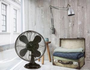 China Classic Metal Desk Fan Oil - Rubbed Bronze 3 Speed Wide Oscillation factory