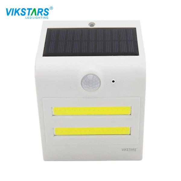 1200mAh Brightest Solar Powered Garden Lights 120 Degree Beam Angle For Fences