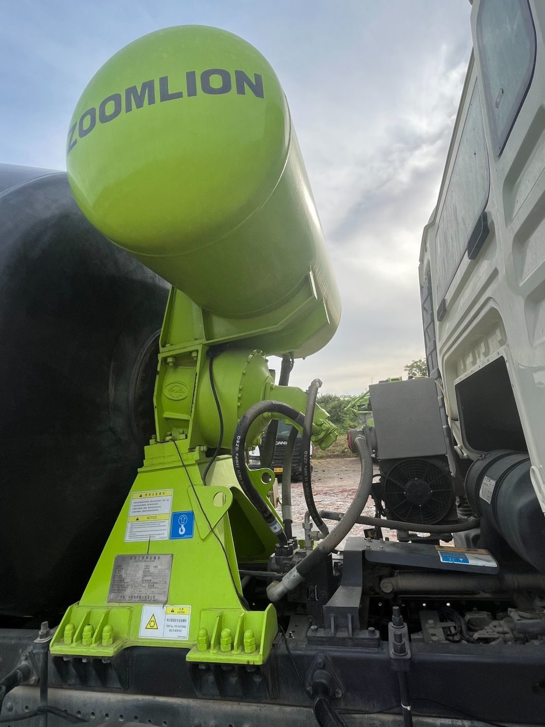 20 Years Concrete Mixer Truck Country Six Using HOWO Chassis