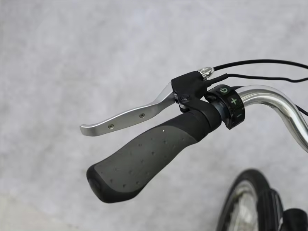 250W Mid Drive Motor Ebike With Front Suspension 700C Tire 48V 10.4AH Battery