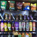 JCVISION Automatic Vending Machine 22inch Snack and Drink Beverage Vending