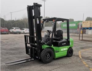 China Automatic Transmission 2.5 Tonne Four Wheel Forklift With Diesel Engine factory