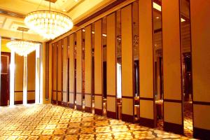 China Commercial Decorative Interior Hotel Acoustic Room Dividers Melamine Surface factory