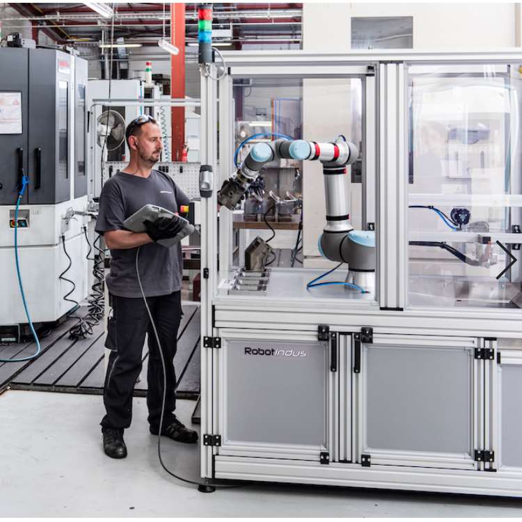 Collaborative Robot UR16e Used For Locking Screw With 6 axis industrial robotic arm As Cobot