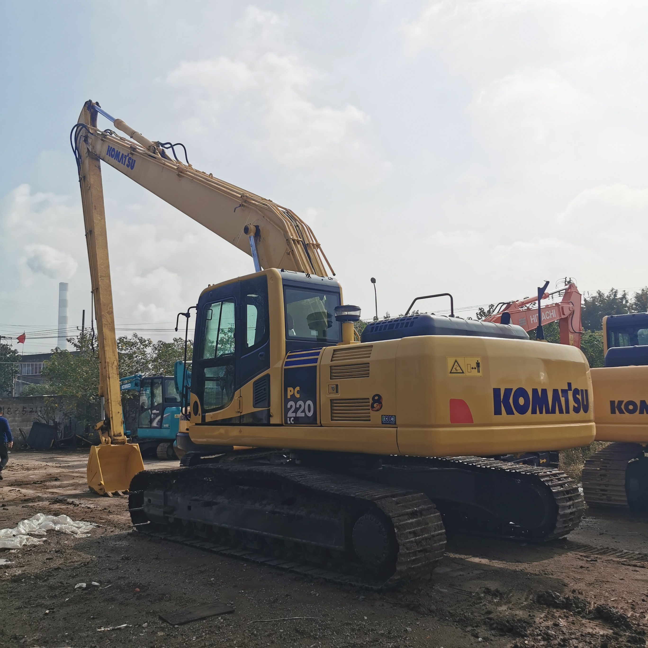 Used Komatsu PC220LC Excavator with Original Hydraulic Pump at in Shanghai