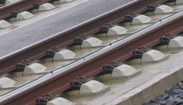 Oxide Black Rail Fastening System For Railroad 44 - 48HRC Hardness