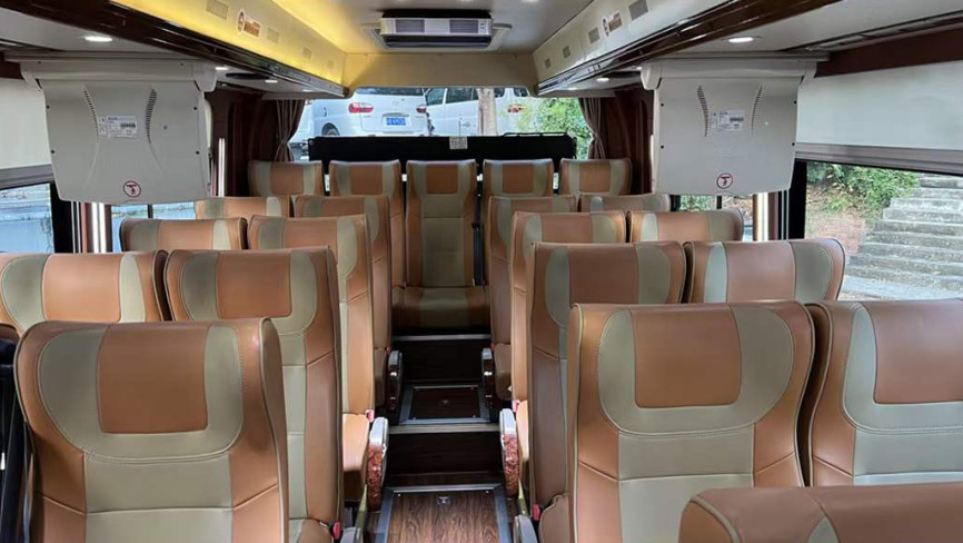 Second Hand Used Yutong Commuter Bus Passenger Transportation 46 Seats 16000kg