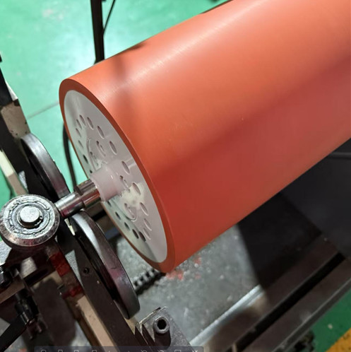 China Slotted Exhaust Carbon Fiber Rubber Roller Bopp Film Slitting Roller factory