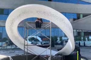 China Modern LED Stainless Steel Artwork Sculpture 3.5 Meter Height factory
