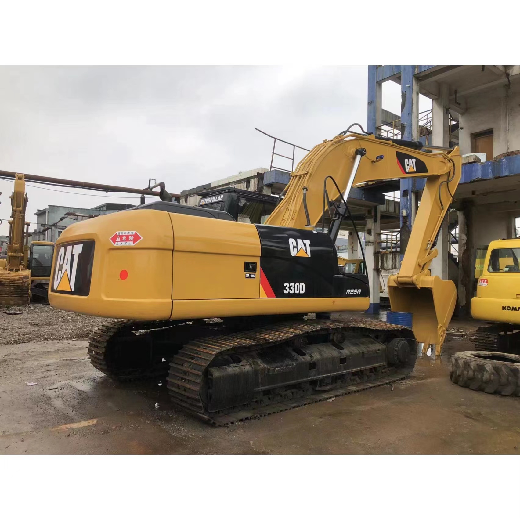 CAT330 Used Excavator from Japan with 30 Ton Capacity and 10.06m Transport Length