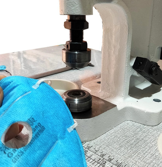 N95 KN95 Mask Punching Machine Breathing Valve Electric Punching Machine