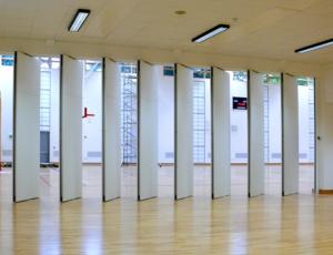 China Sliding Door Movable Partition Wall Retractable Door For Hotel 5 Years Warranty factory
