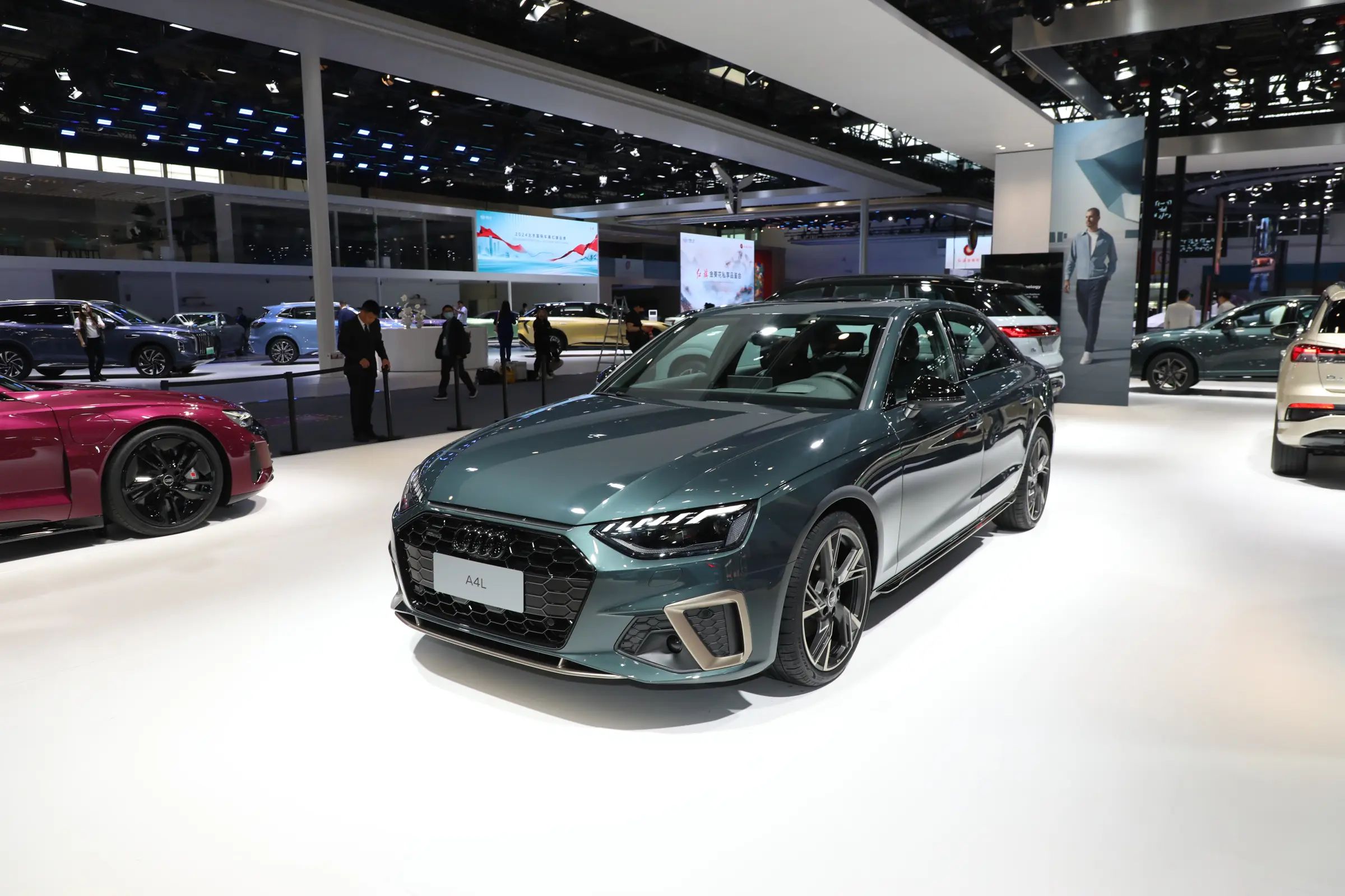 100-150Ps Maximum Power Audi A4L Auto Vehicle TPMS Gasoline Cars Petrol Fuel Automatic Gear Box Similar to A6L A7L Models