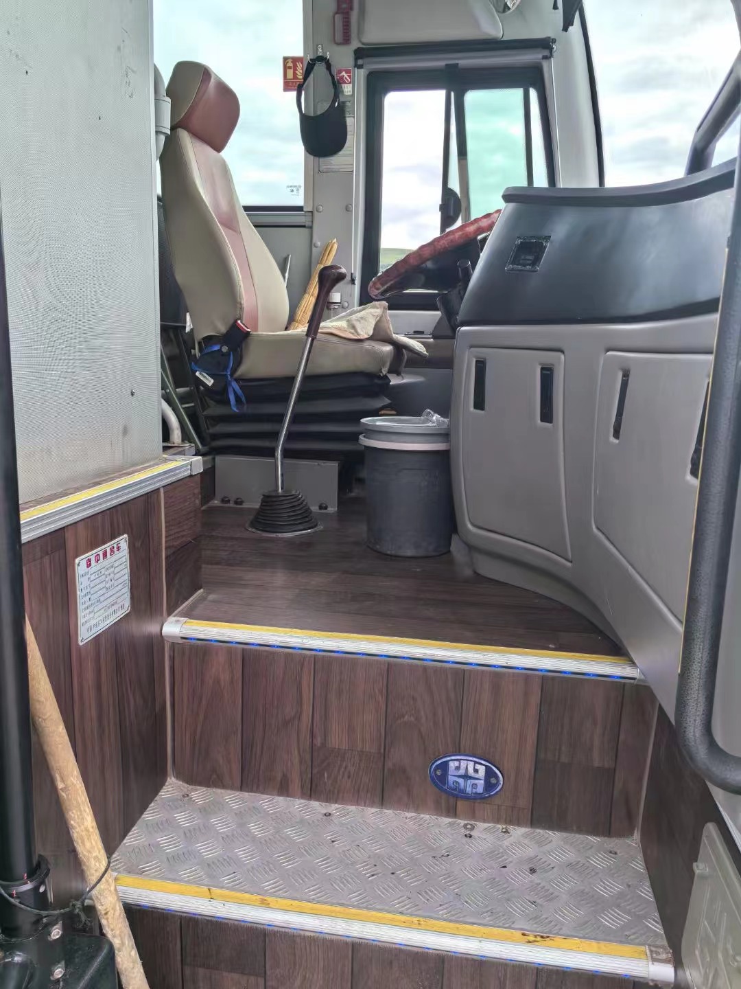 Ultimate Luxury Tour Coach Ready to Ship with Seating and Euro 5 Diesel Engine Used Bu