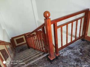 China Wooden Grain Handrails T8 Extrusion Aluminum Profiles factory