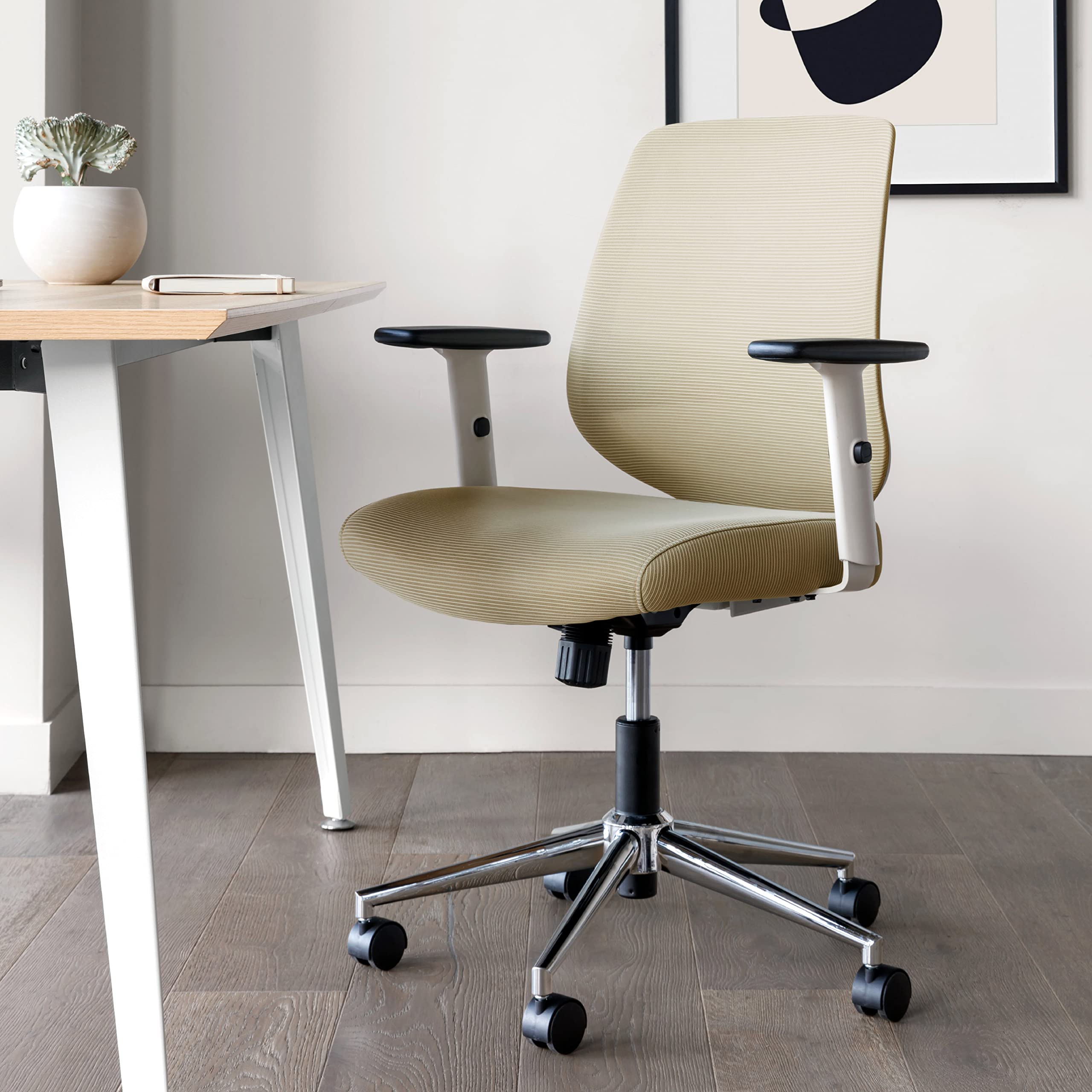 360 Swivel Mesh Computer Office Chair with Adjustable Lumbar Rest and Armrests 30 lbs