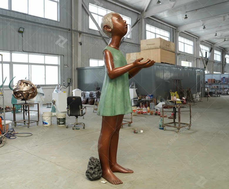 Customized bronze cast statue