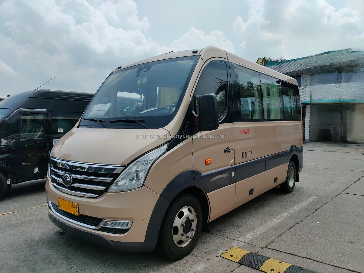 3 Standard 17-Seater Tourist Coach Passenger Bus with Diesel Manual