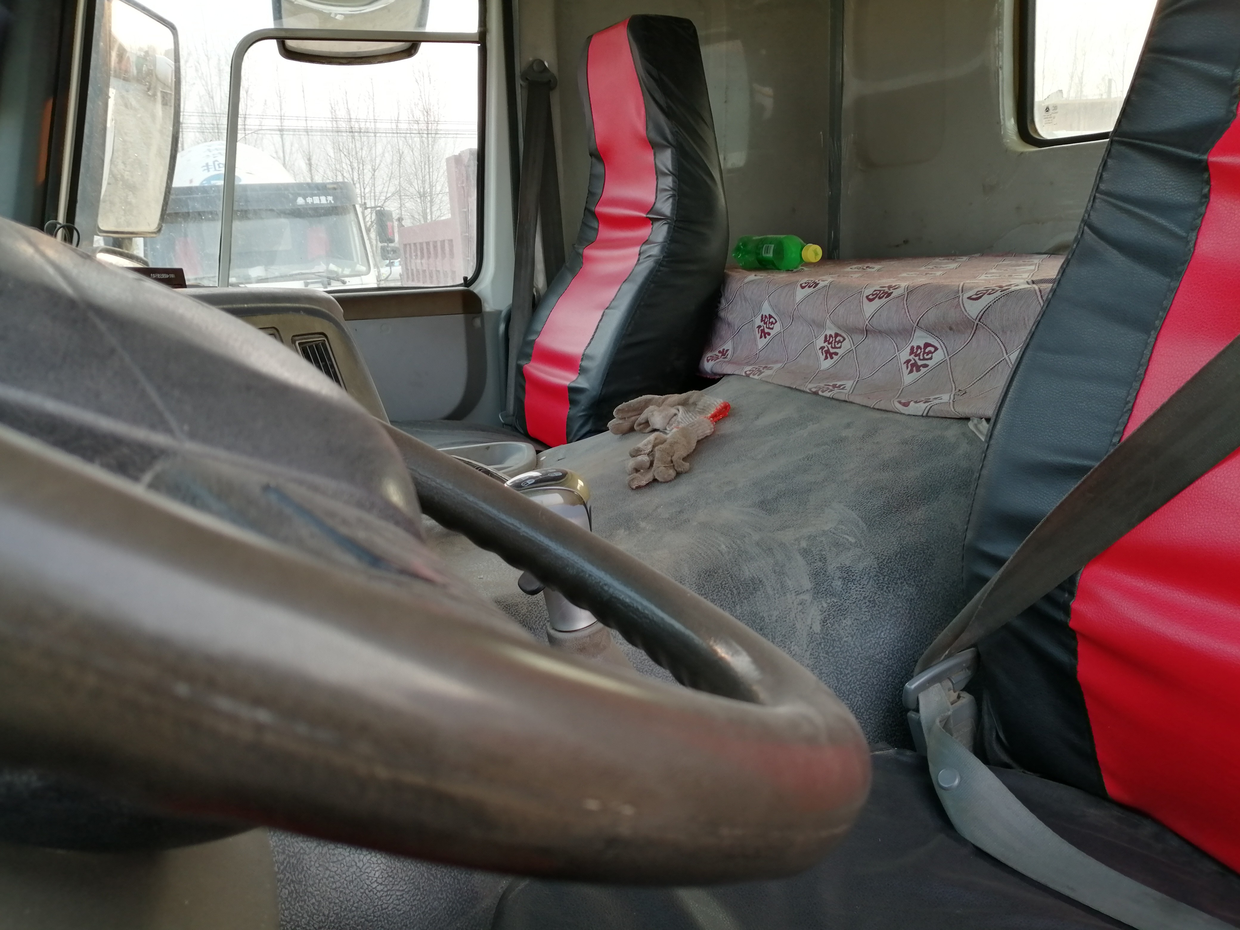 2015 made in china tractor head 6*4 10 Tires Sinotruck Howo tipper dump truck tractor truck flatbed semi-trailer